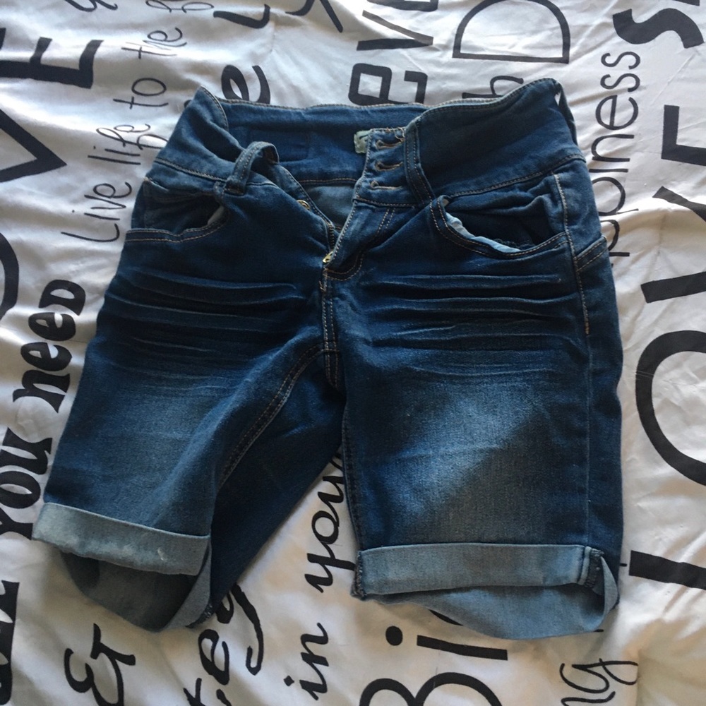Mid thigh shorts